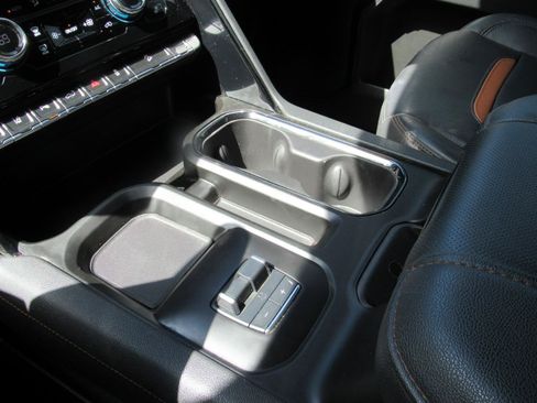 Used 2025 GMC Sierra 2500 AT4 AWD/4WD image 7