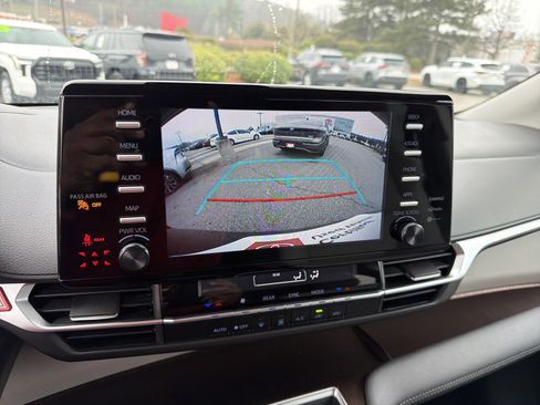 Certified 2024 Toyota Sienna LE image 7