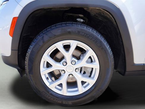 Used 2024 Jeep Grand Cherokee Limited RWD image 15