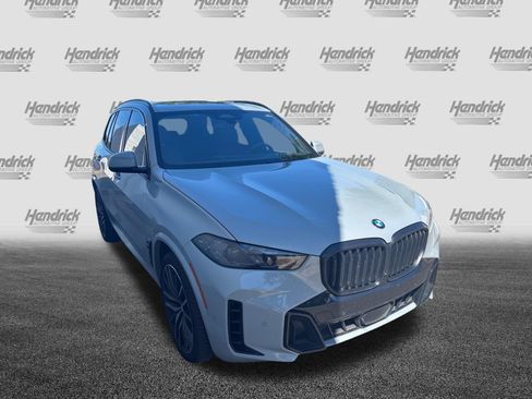 Used 2024 BMW X5 xDrive40i w/ M Sport Package AWD/4WD image 3