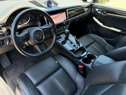Certified 2024 Porsche Macan AWD/4WD image 4