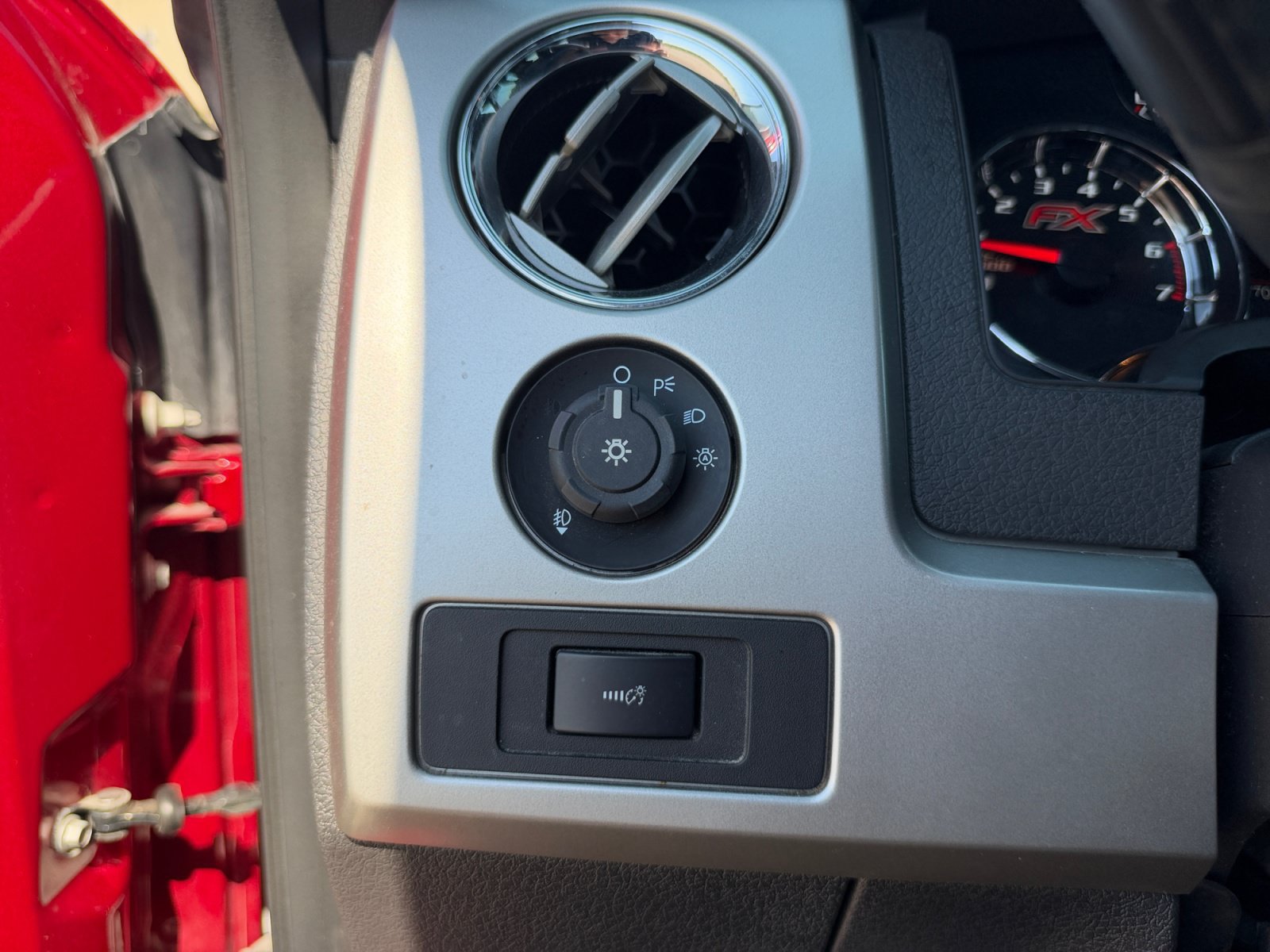 Used 2014 Ford F150 FX4 w/ Equipment Group 402A Luxury AWD/4WD image 22