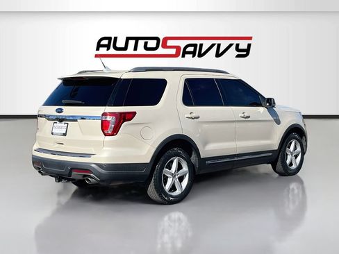 Used 2018 Ford Explorer XLT w/ Equipment Group 201A FWD image 7
