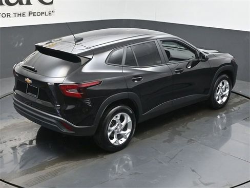 Used 2024 Chevrolet Trax LS w/ LS Convenience Package image 39