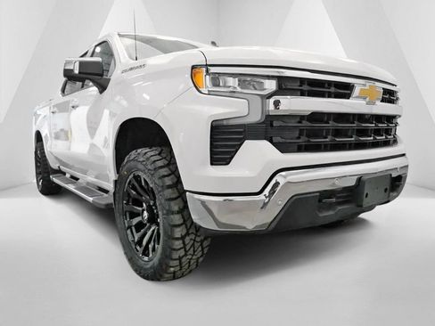 Used 2024 Chevrolet Silverado 1500 LT AWD/4WD image 39