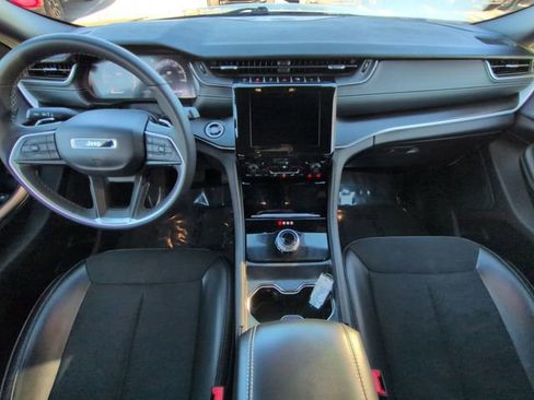 Used 2024 Jeep Grand Cherokee L Altitude image 18