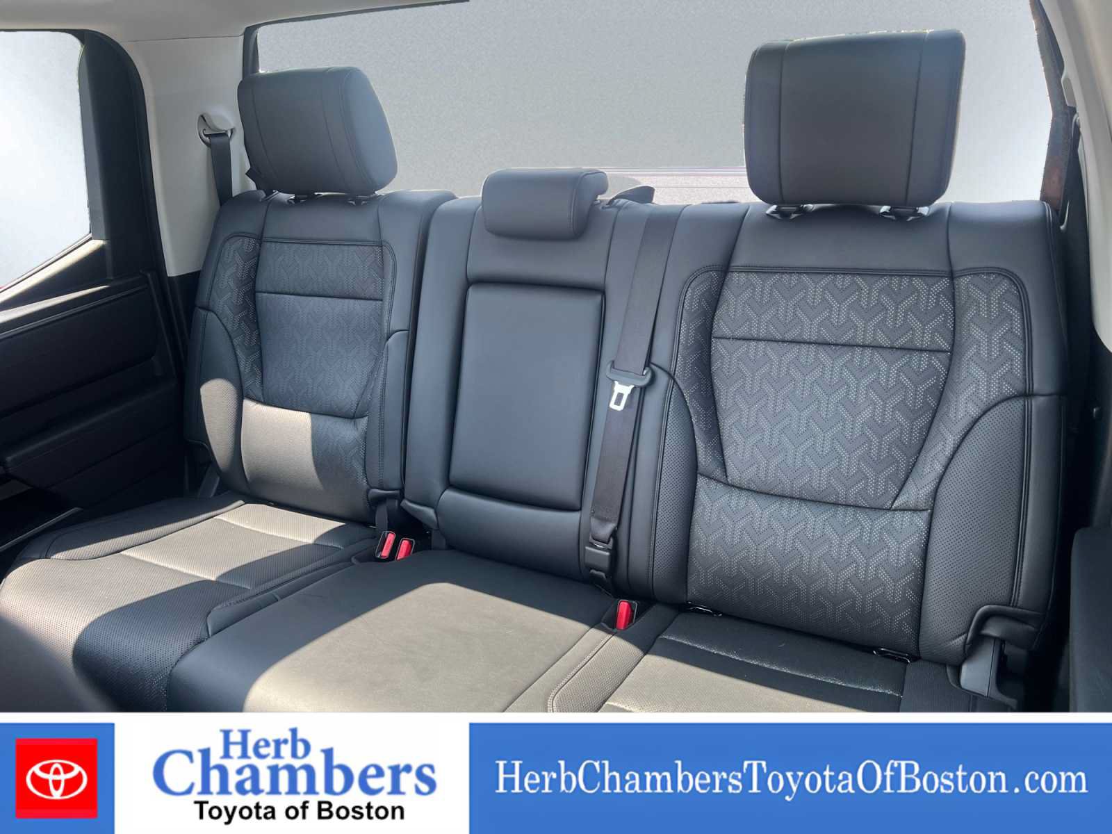 Used 2024 Toyota Tundra Limited AWD/4WD image 19