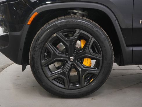 Used 2023 Rivian R1S Adventure image 31