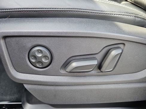 Used 2023 Audi Q5 2.0T Premium w/ Convenience Package image 12