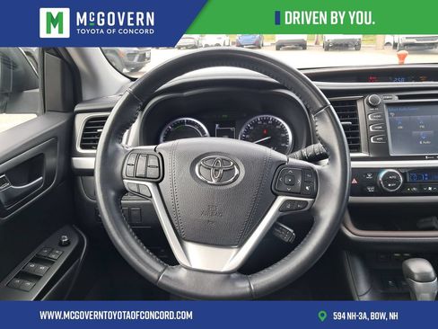 Used 2019 Toyota Highlander XLE w/ Carpet Mat Package (TMS) AWD/4WD image 21