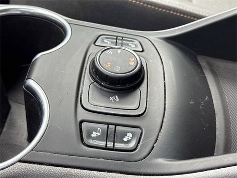 Used 2019 GMC Terrain SLT w/ Preferred Package image 32