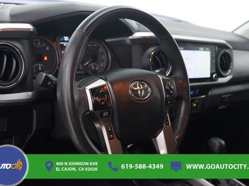 Used 2022 Toyota Tacoma SR5 RWD image 17