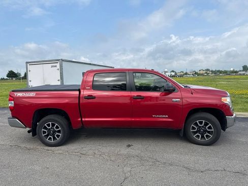 Used 2017 Toyota Tundra SR5 w/ TRD Off Road Package AWD/4WD image 12