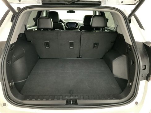 Used 2024 GMC Terrain SLT image 9