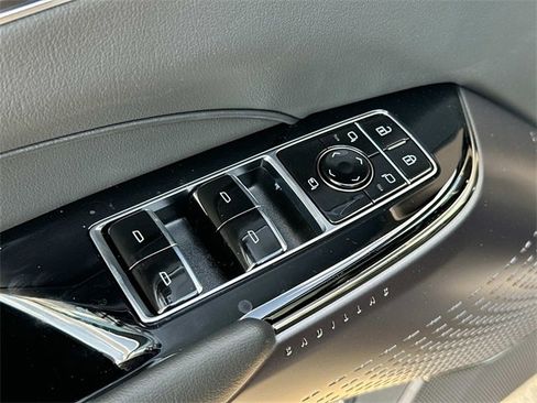 Used 2025 Cadillac Lyriq Luxury image 8