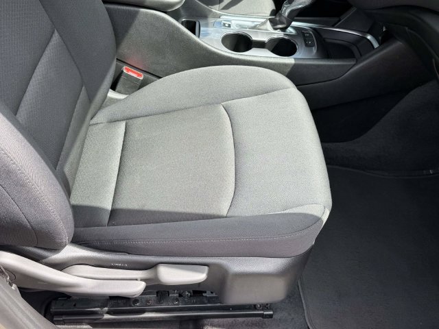 Used 2025 Chevrolet Malibu LT FWD image 11