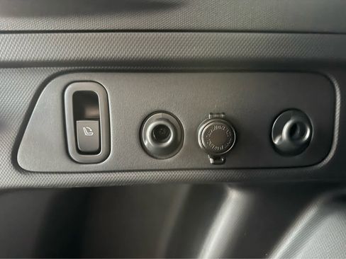 Used 2025 Subaru Forester Limited image 30