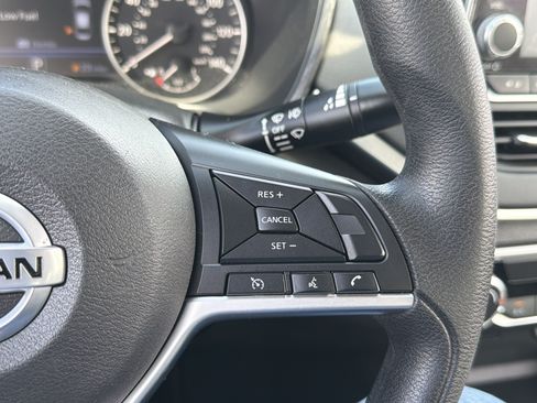 Used 2022 Nissan Altima 2.5 SV FWD image 16