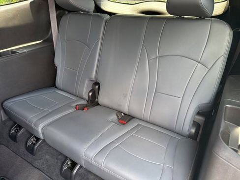 Certified 2024 Buick Enclave Premium image 27