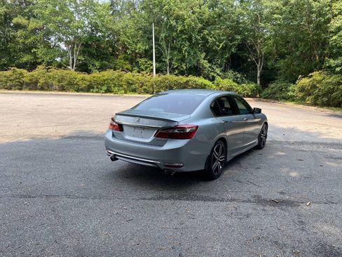 Used 2017 Honda Accord Sport image 6