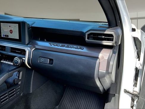 Used 2025 Toyota Tacoma TRD Sport AWD/4WD image 24