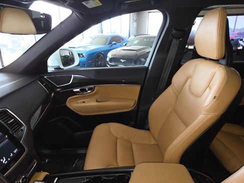 Used 2018 Volvo XC90 T6 Momentum w/ Convenience Package AWD/4WD image 16