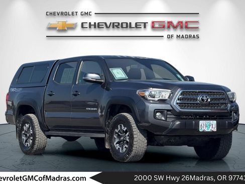 Used 2017 Toyota Tacoma TRD Off-Road w/ Premium & Technology Package AWD/4WD image 1