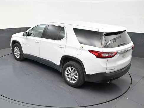 Used 2021 Chevrolet Traverse LS FWD image 14