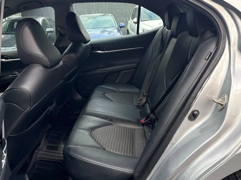 Used 2020 Toyota Camry SE FWD image 10