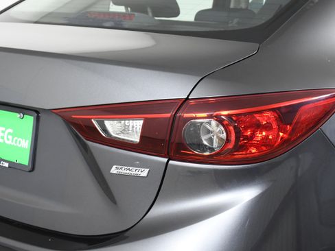 Used 2016 MAZDA MAZDA3 i Sport image 31