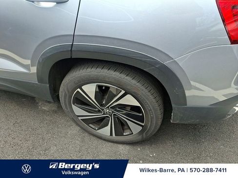 Used 2024 Volkswagen Taos SE AWD/4WD image 9