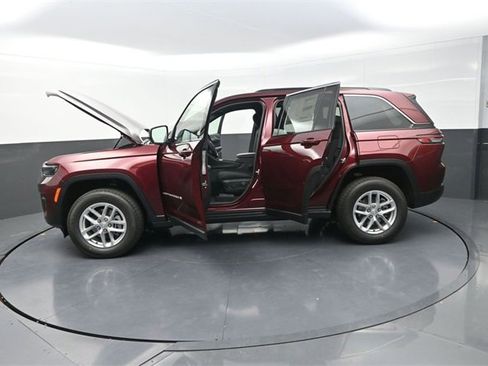 New 2025 Jeep Grand Cherokee Laredo image 28