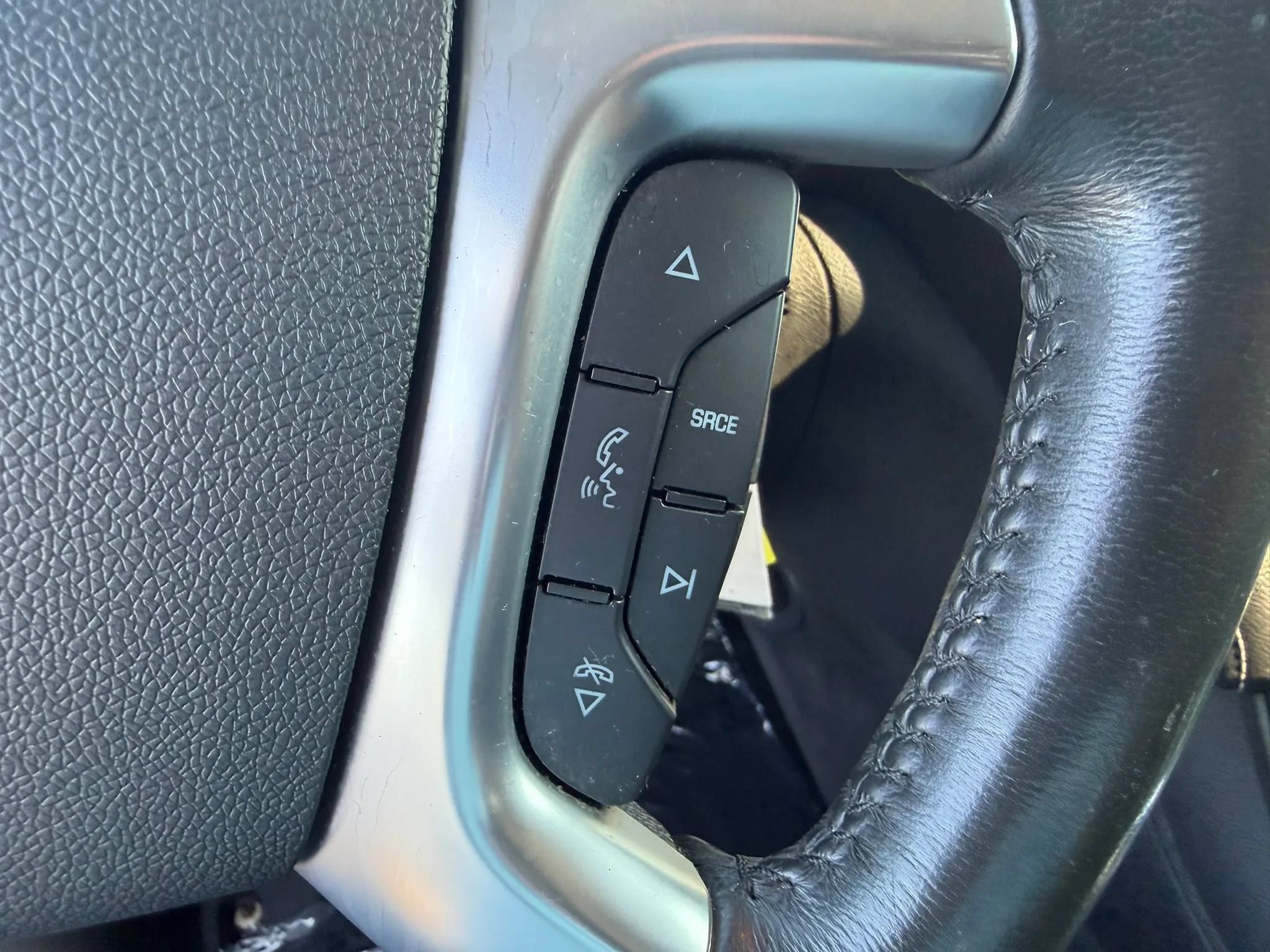Used 2015 GMC Acadia SLE FWD image 44