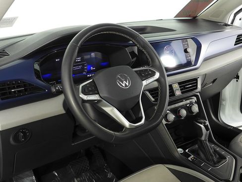 Used 2023 Volkswagen Taos SE w/ Panoramic Sunroof Package FWD image 31