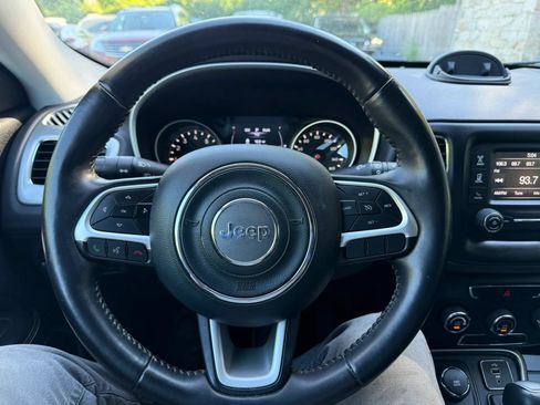 Used 2018 Jeep Compass Latitude AWD/4WD image 22