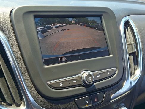 Used 2024 Chevrolet Equinox LT FWD image 27