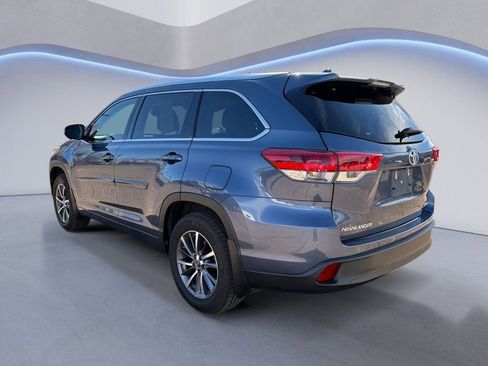 Used 2018 Toyota Highlander XLE image 3