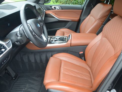 Used 2025 BMW X5 xDrive50e AWD/4WD image 11