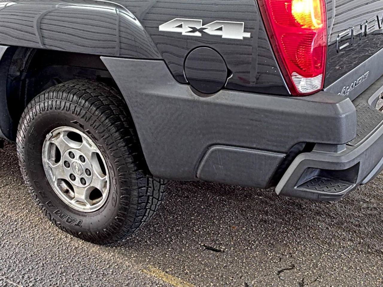 Used 2003 Chevrolet Avalanche 4x4 image 15