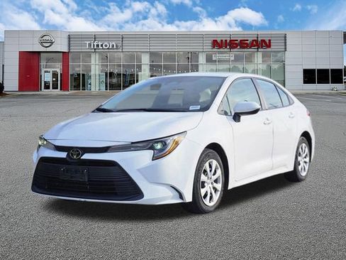 Used 2024 Toyota Corolla LE FWD image 8