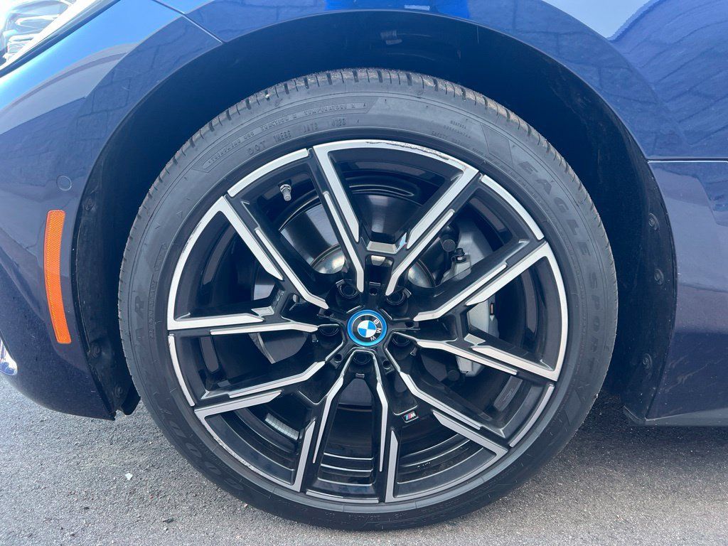 Certified 2024 BMW i4 eDrive35 w/ M Sport Package RWD image 7