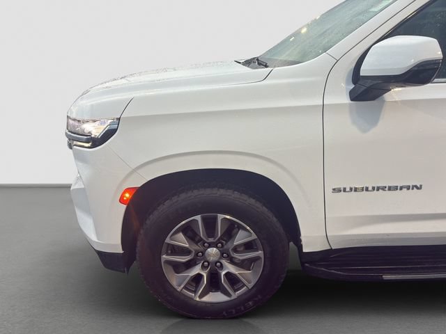 Used 2022 Chevrolet Suburban LT w/ Luxury Package AWD/4WD image 10