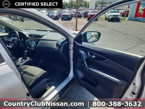 Used 2018 Nissan Rogue SV AWD/4WD image 30