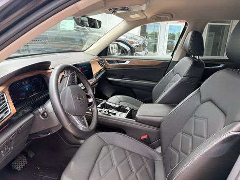 Used 2025 Volkswagen Atlas SE FWD image 36