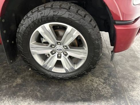 Used 2017 Ford F150 Platinum w/ Equipment Group 701A Luxury AWD/4WD image 4