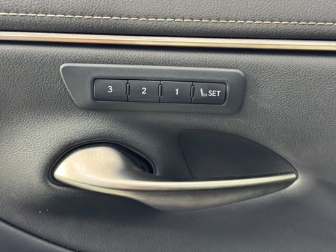 Used 2019 Lexus ES 300h image 17