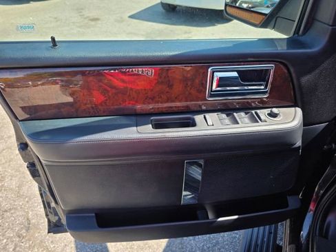 Used 2015 Lincoln Navigator 4WD image 11