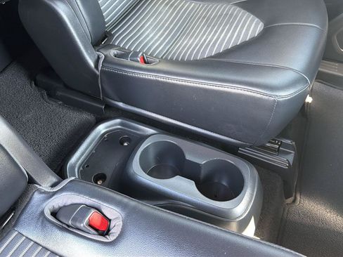 Used 2022 Toyota Highlander XSE FWD image 19