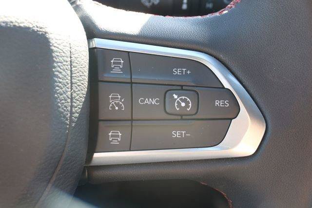 Used 2024 Jeep Compass Trailhawk w/ Trailer Tow Group AWD/4WD image 41