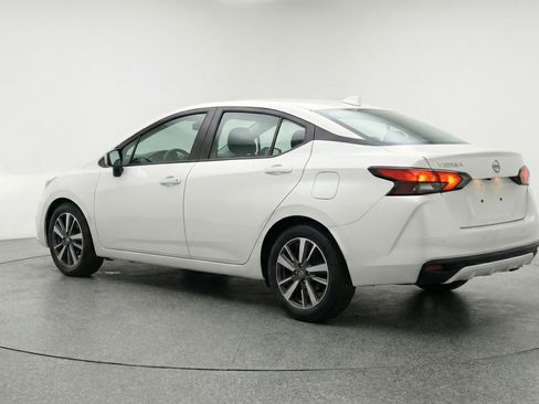 Used 2025 Nissan Versa SV image 5